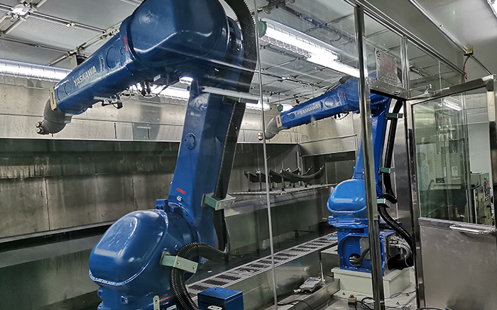 3500機器人配2KS雙組份及齒輪泵雙組份（雙系統）噴涂汽車內飾件